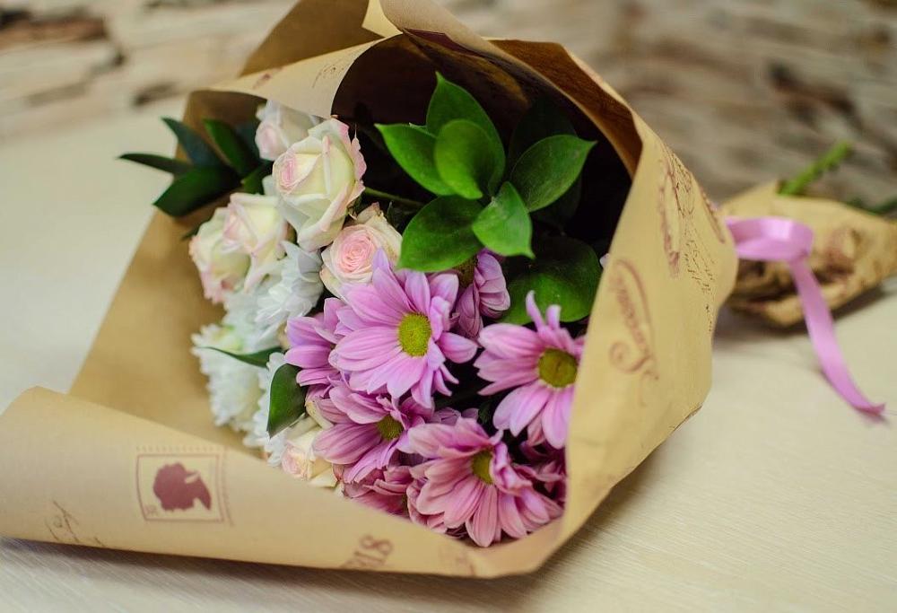 Букет цветов из: Розы и Хризантемы в Кедровом Красноярского края