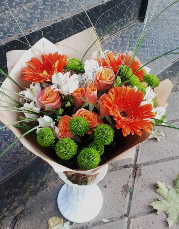 Букет цветов из: Герберы, Хризантемы, Альстромерии и Розы в Кедровом Красноярского края