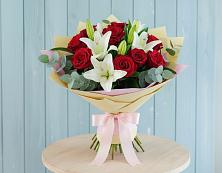Букет цветов из:  Лилии и Розы в Кедровом Красноярского края