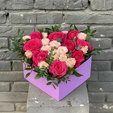 Цветочная композиция из Розы в коробке #REPLACE_PRED# Кедровом Красноярского края