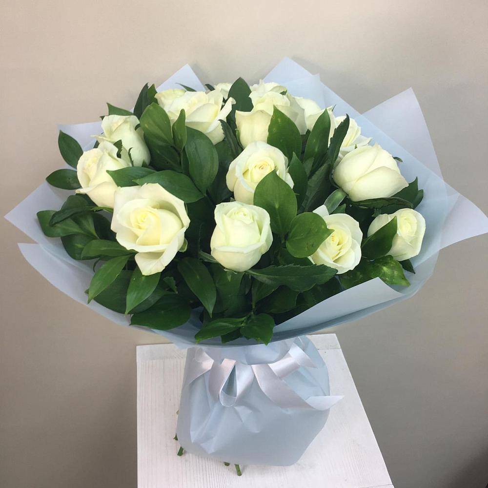 Букет 15 Белых роз Проуд в Кедровом Красноярского края