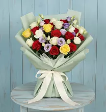 Букет цветов из:  Розы в Кедровом Красноярского края