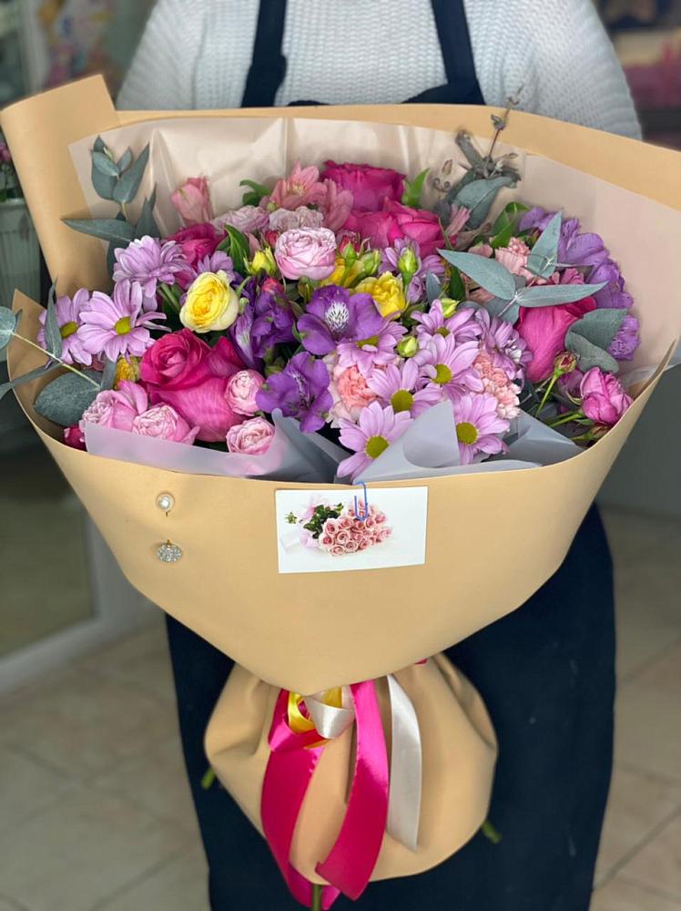 Букет цветов из: Хризантемы, Гвоздики и Альстромерии в Кедровом Красноярского края