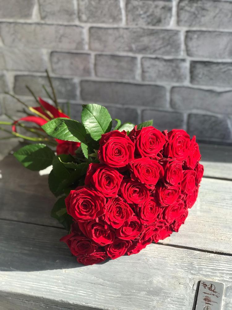 Букет Красные розы Фридом в Кедровом Красноярского края