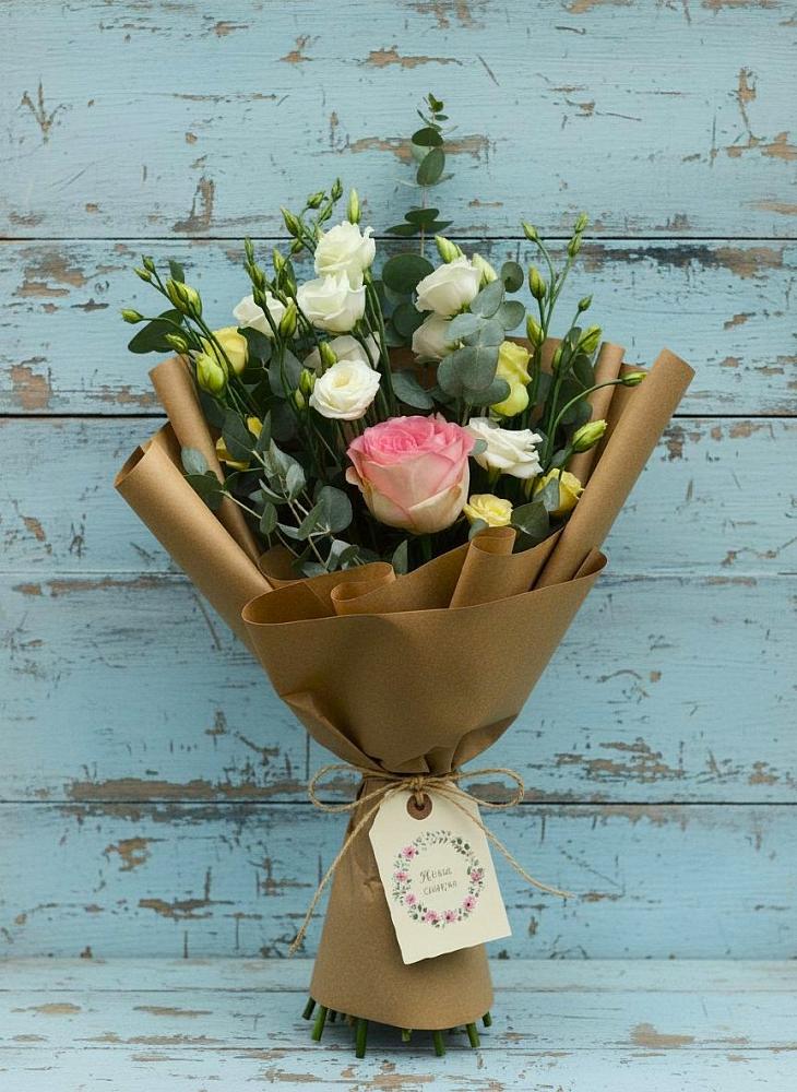 Букет цветов из: Розы и Лизиантусы в Кедровом Красноярского края