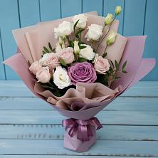Букет цветов из:  Розы и Лизиантусы в Кедровом Красноярского края