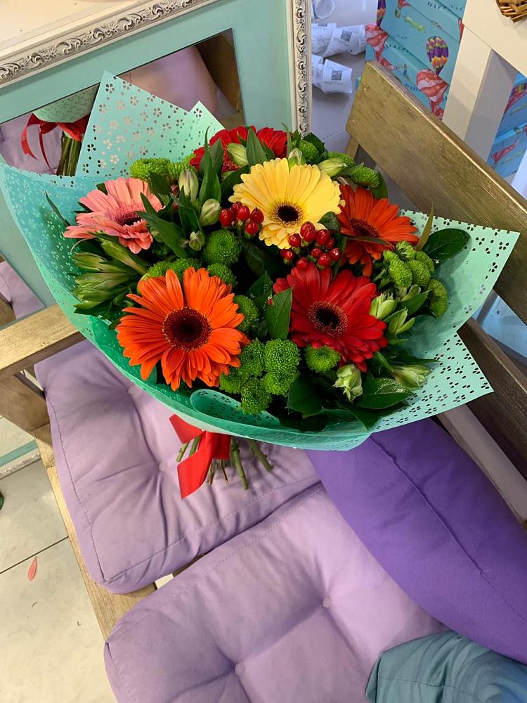 Букет цветов из: Герберы, Хризантемы и Альстромерии в Кедровом Красноярского края