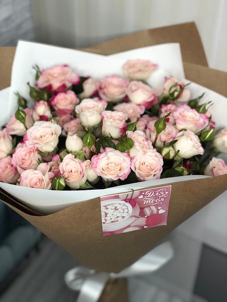 Букет цветов из: Розы в Кедровом Красноярского края