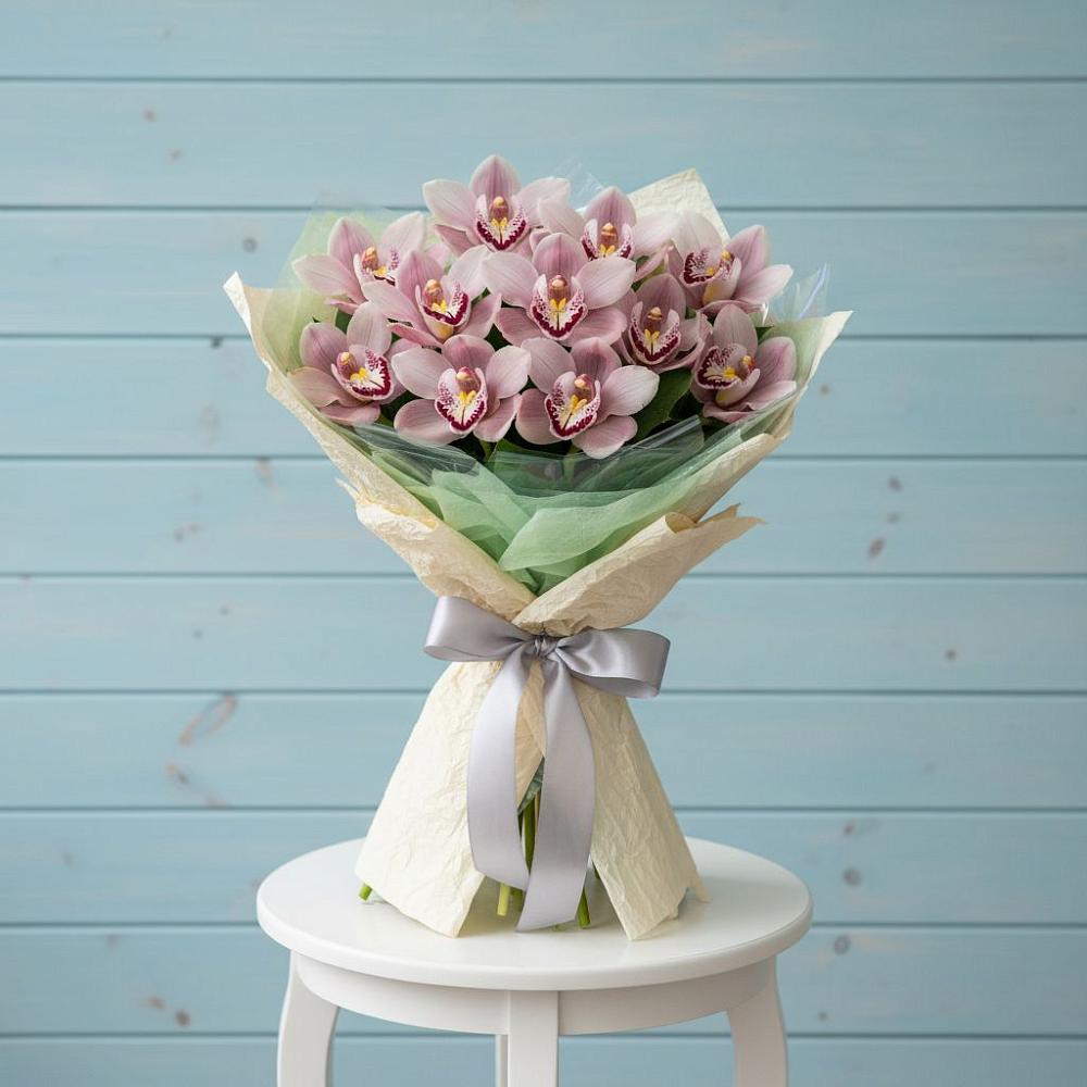 Букет цветов из: Орхидеи и Розы в Кедровом Красноярского края