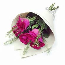 Букет цветов из:  Розы в Кедровом Красноярского края