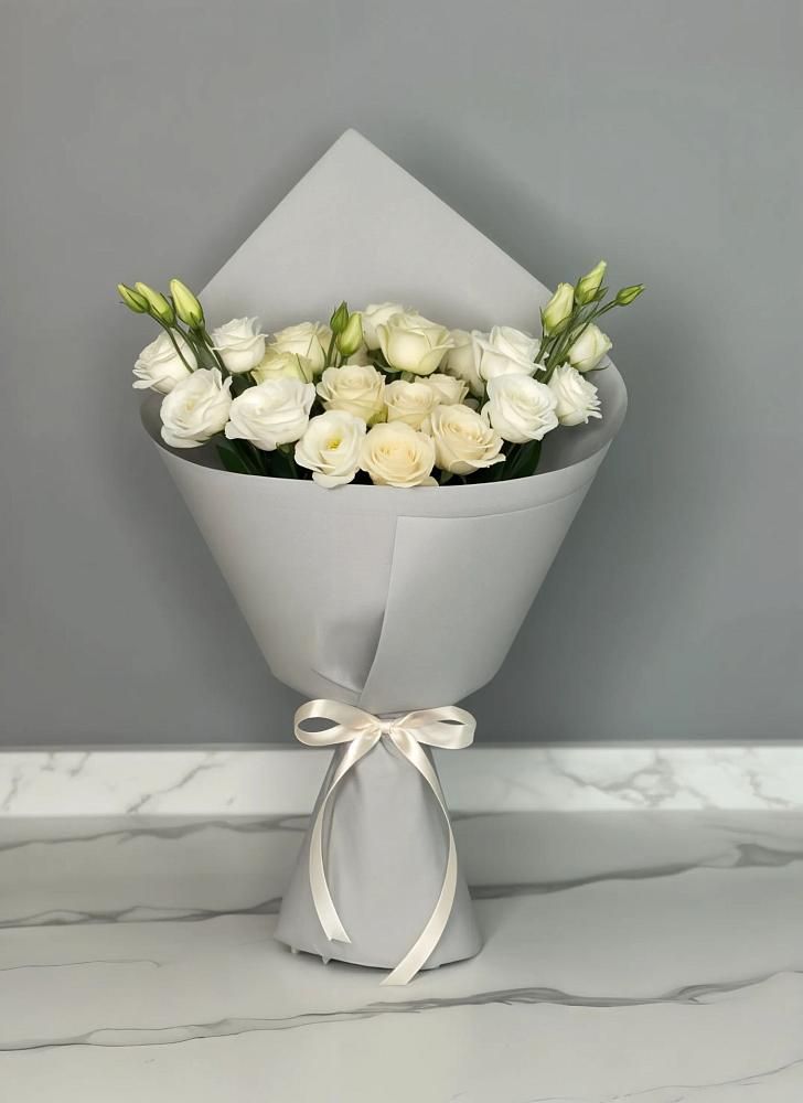 Букет цветов из: Розы и Лизиантусы в Кедровом Красноярского края