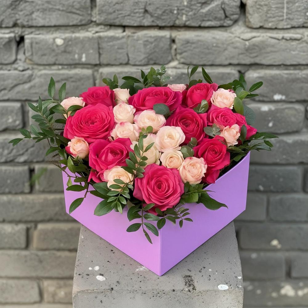 Цветочная композиция из Розы в коробке в Кедровом Красноярского края