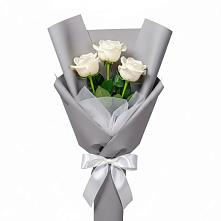 Букет 3 белые розы в Кедровом Красноярского края