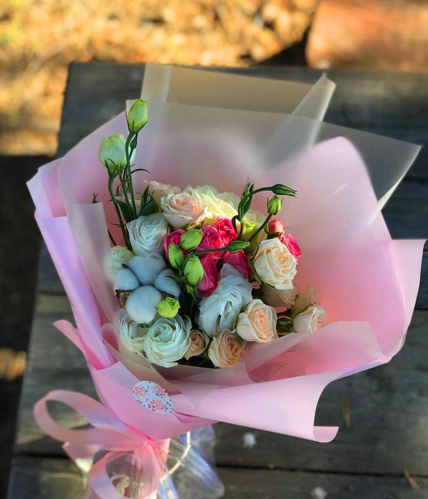 Букет цветов из: Розы и Лизиантусы в Кедровом Красноярского края