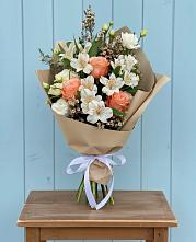 Букет цветов из:  Альстромерии, Лизиантусы, Розы и Хризантемы в Кедровом Красноярского края