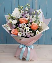 Букет цветов из:  Лизиантусы, Розы, Альстромерии и Гипсофила в Кедровом Красноярского края