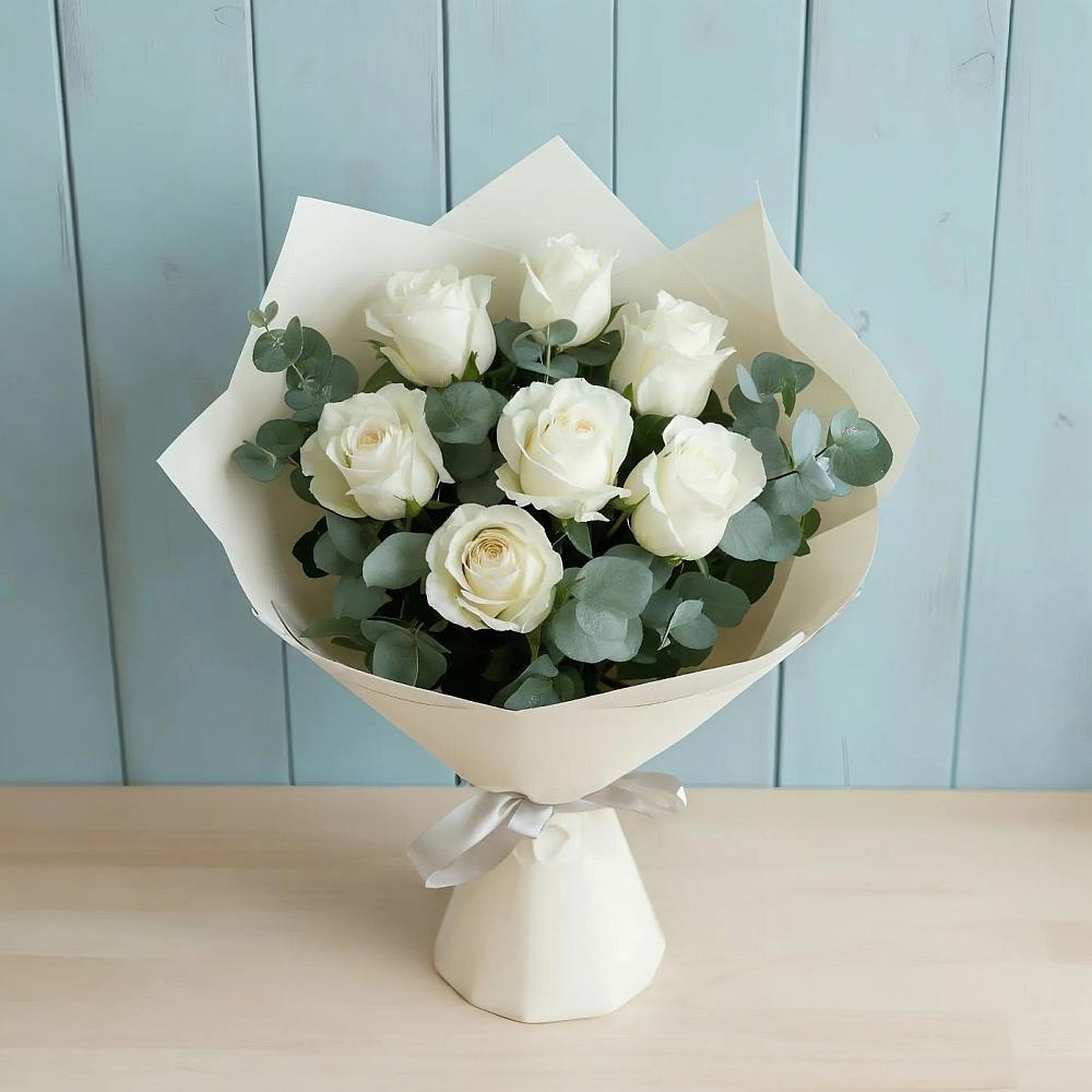 Букет Белые розы в Эвкалипте в Кедровом Красноярского края