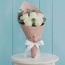 Букет цветов из:  Розы в Кедровом Красноярского края