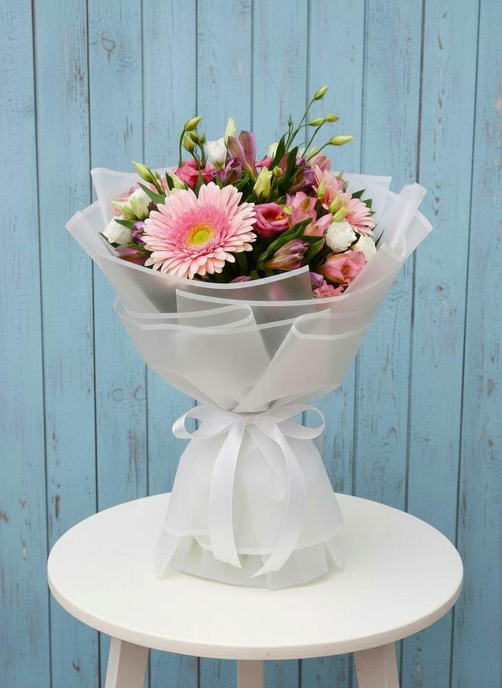 Букет цветов из: Герберы, Альстромерии и Лизиантусы в Кедровом Красноярского края