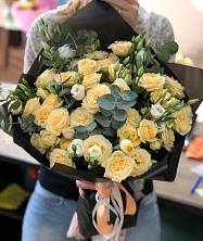 Букет птица счастья в Кедровом Красноярского края Букет цветов из: Розы и Лизиантусы в Кедровом Красноярского края