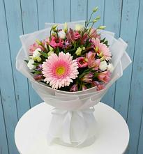 Букет цветов из:  Герберы, Альстромерии и Лизиантусы в Кедровом Красноярского края