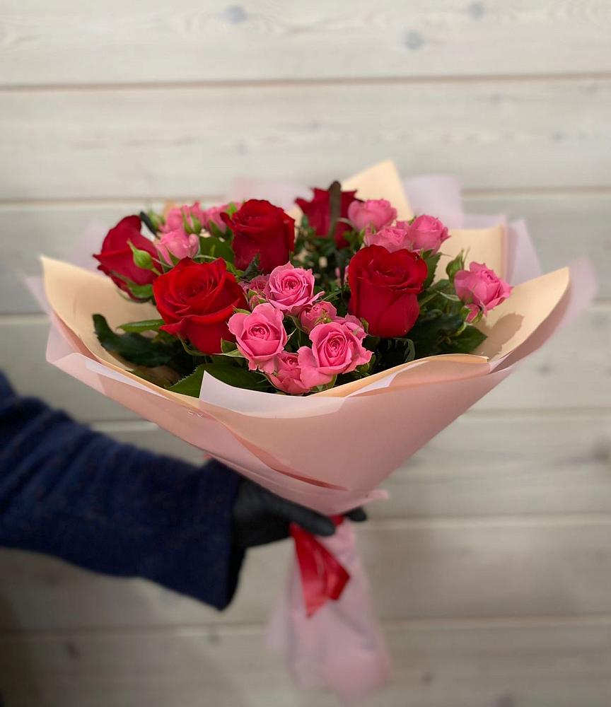 Букет цветов из: Розы в Кедровом Красноярского края