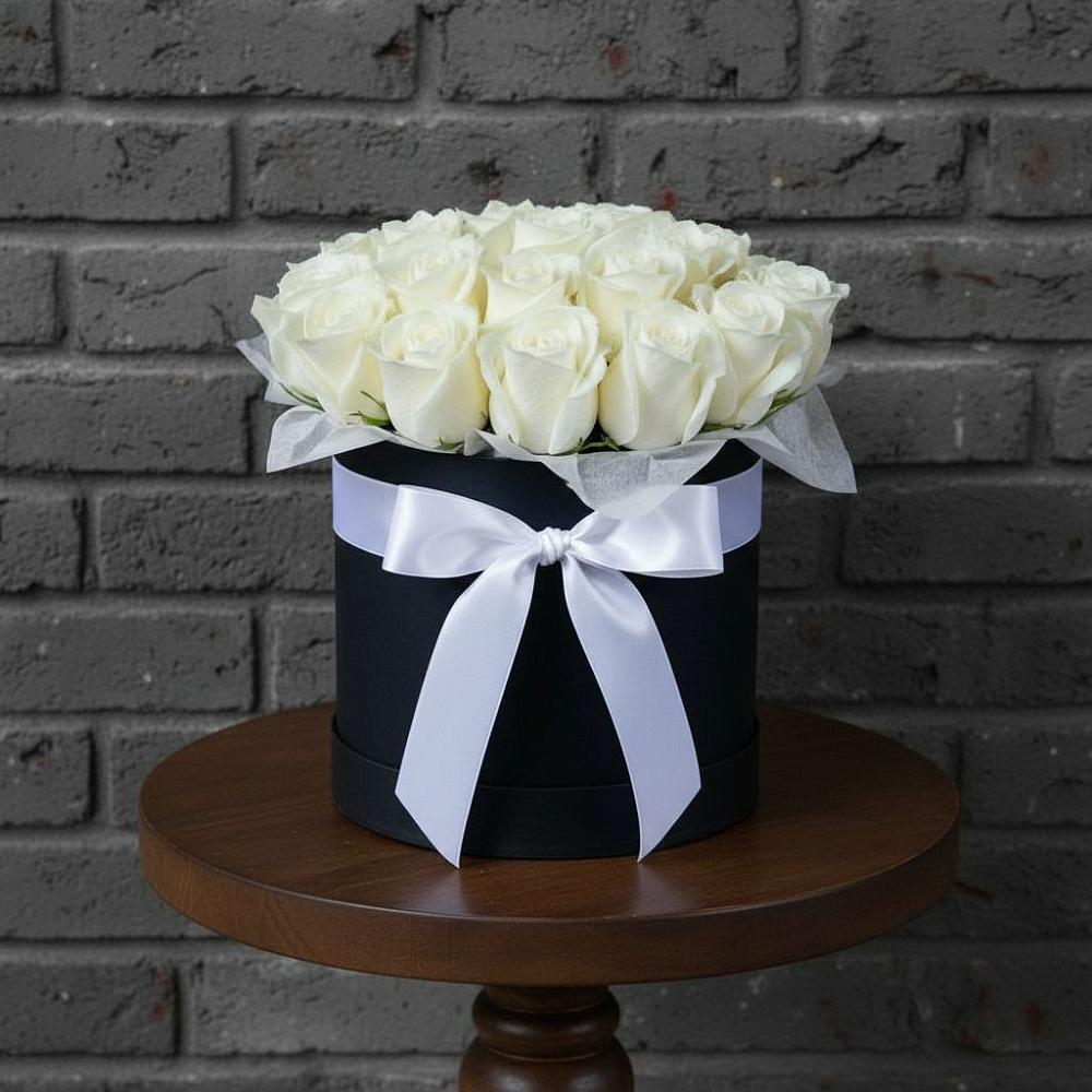 Цветочная композиция из Розы в шляпной коробке в Кедровом Красноярского края