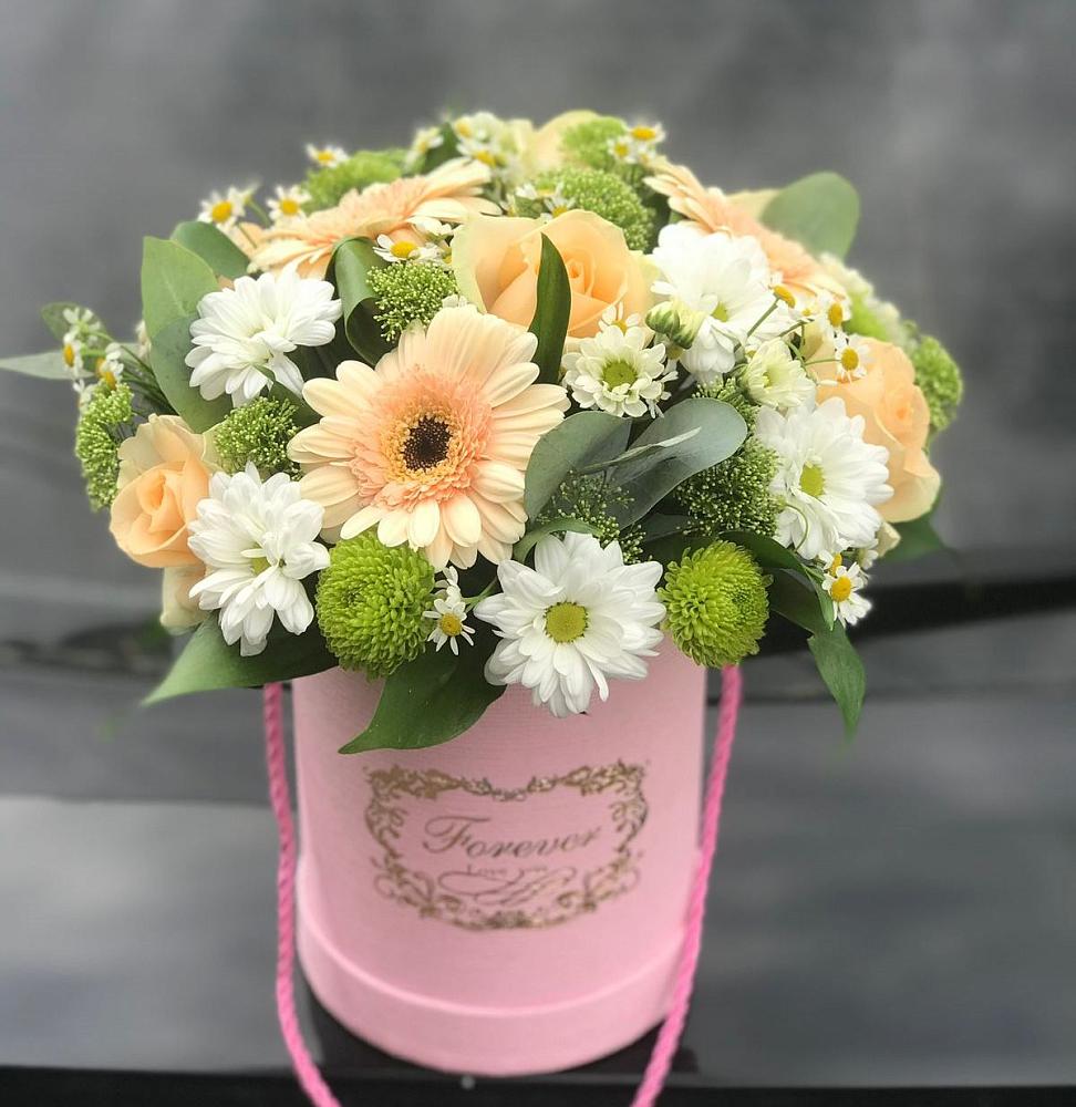 Цветочная композиция из Розы, Герберы и Хризантемы в шляпной коробке в Кедровом Красноярского края