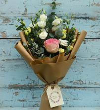 Букет цветов из:  Розы и Лизиантусы #REPLACE_PRED# Кедровом Красноярского края