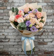 Букет цветов из:  Розы, Лизиантусы и Гвоздики в Кедровом Красноярского края