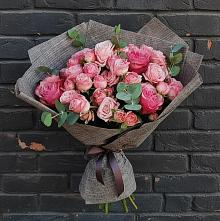 Букет цветов из:  Розы в Кедровом Красноярского края