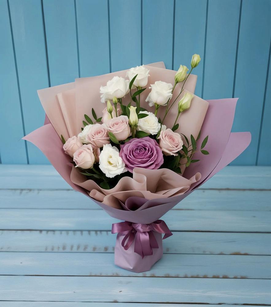 Букет цветов из: Розы и Лизиантусы в Кедровом Красноярского края